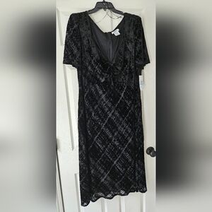 NWT DKNY Sweetheart Neckline A-Line Black Velvet Short Sleeve Dress: Size- 20W